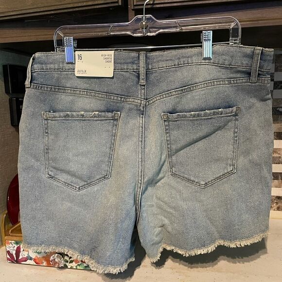 Nwt A.n.a shorts  - Picture 3 of 4